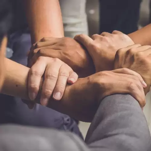 Moški Krog: Prostor za moč, iskrenost in bratstvo